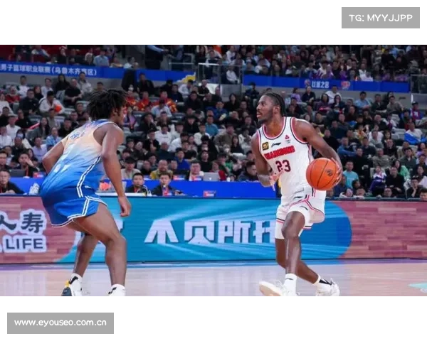 CBA广东宏远主场赛事火爆球迷热情高涨球员拼搏争冠展现顽强精神 CBA广东宏远主场赛事火爆球迷热情高涨球员拼搏争冠展现顽强精神